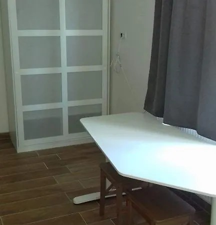 Var-lak Vendeghaz * Győr